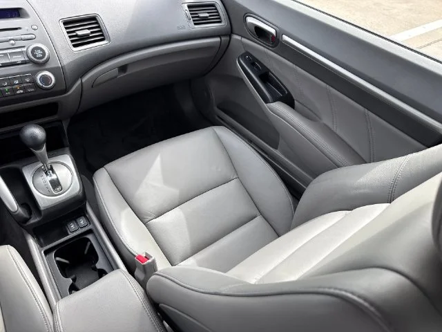 Used 2009 Alabaster Silver Metallic Honda EX-L image 21