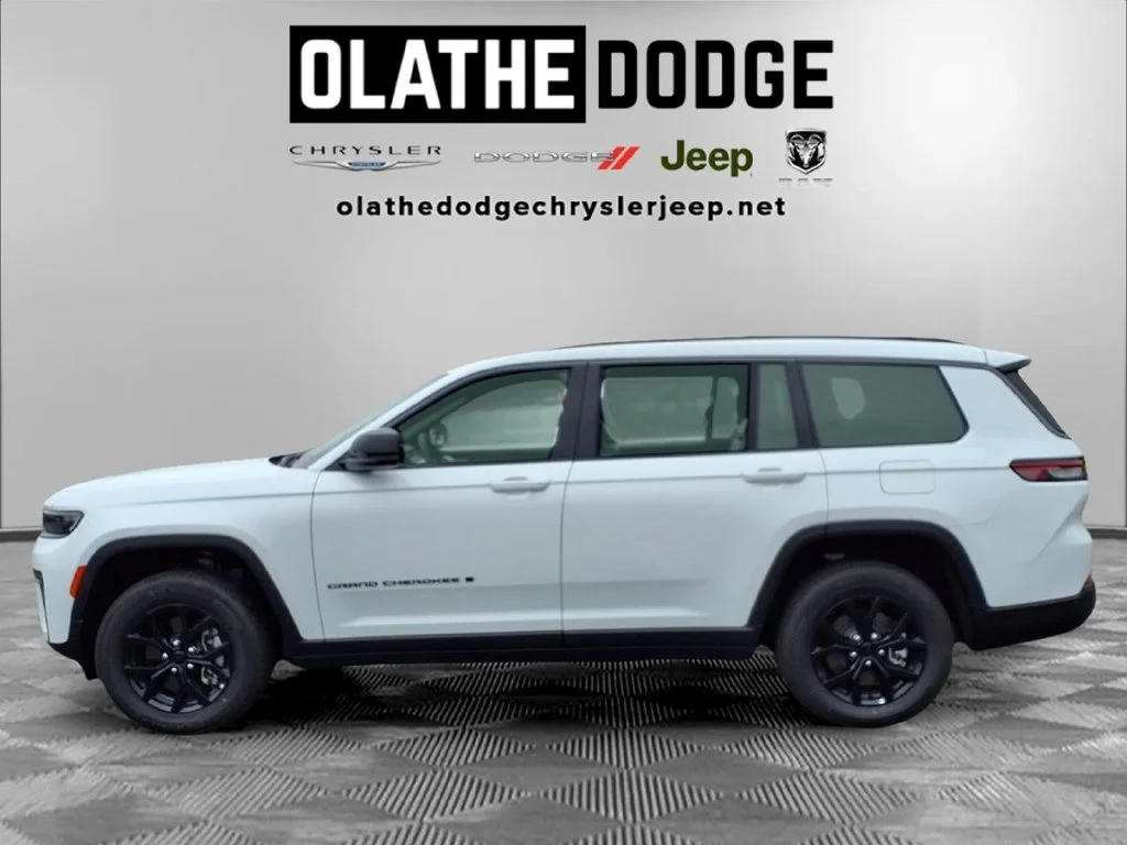 New 2026 Bright White Clear-Coat Exterior Paint Jeep Altitude image 25