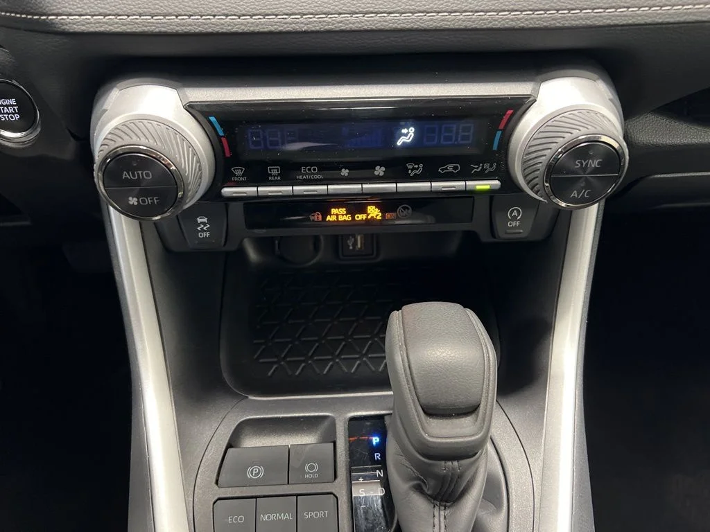 Used 2025 White Toyota XLE image 33