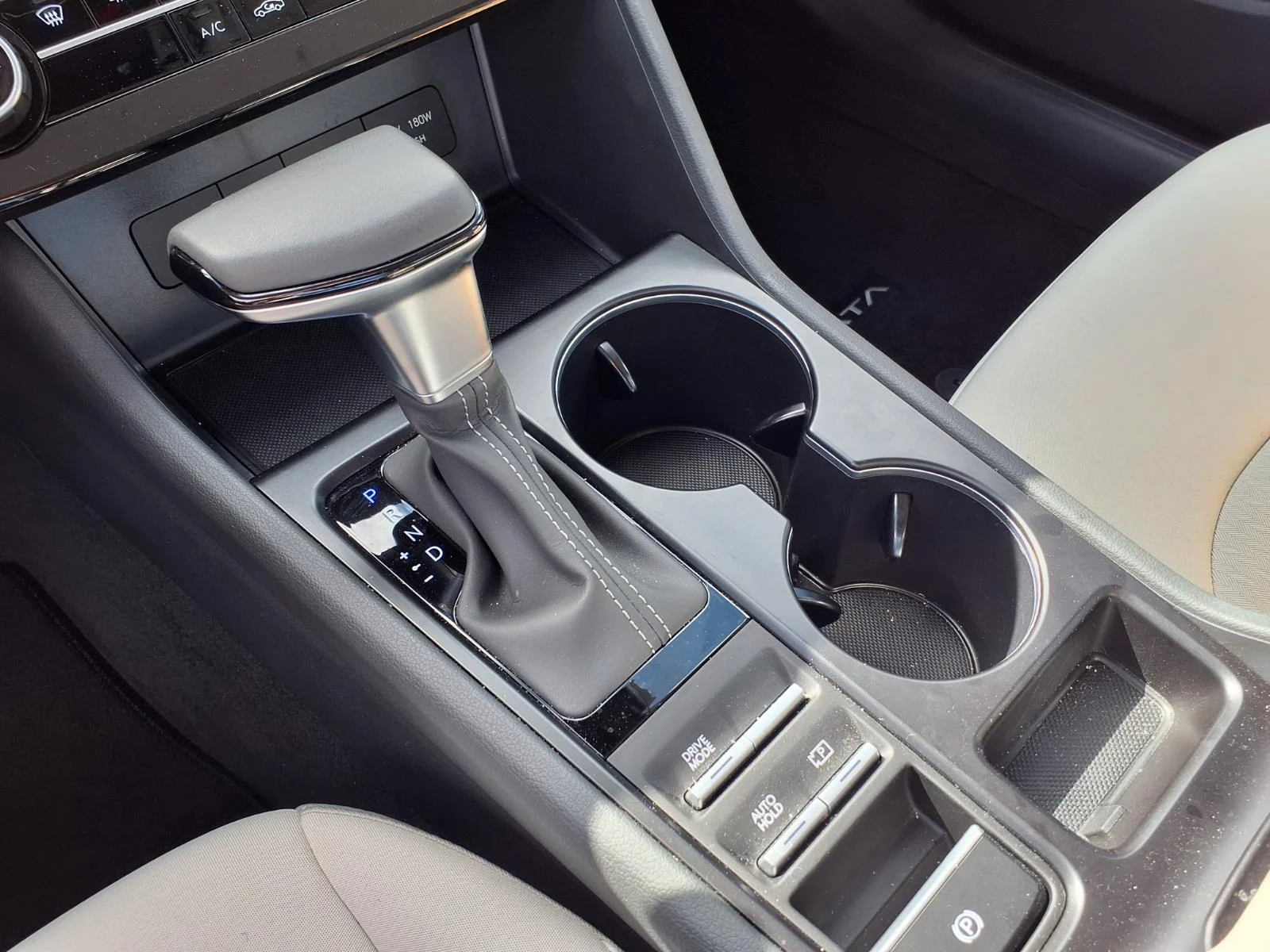 Used 2025 Black Hyundai SE image 5