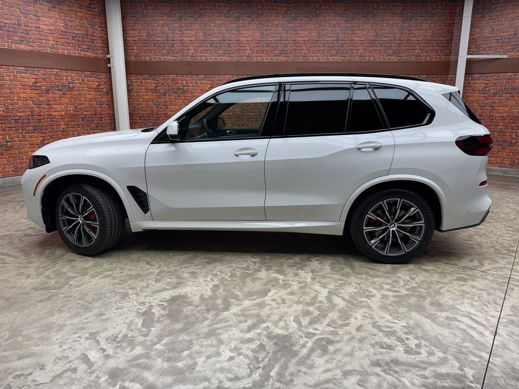New 2026 White BMW xDrive40i image 2