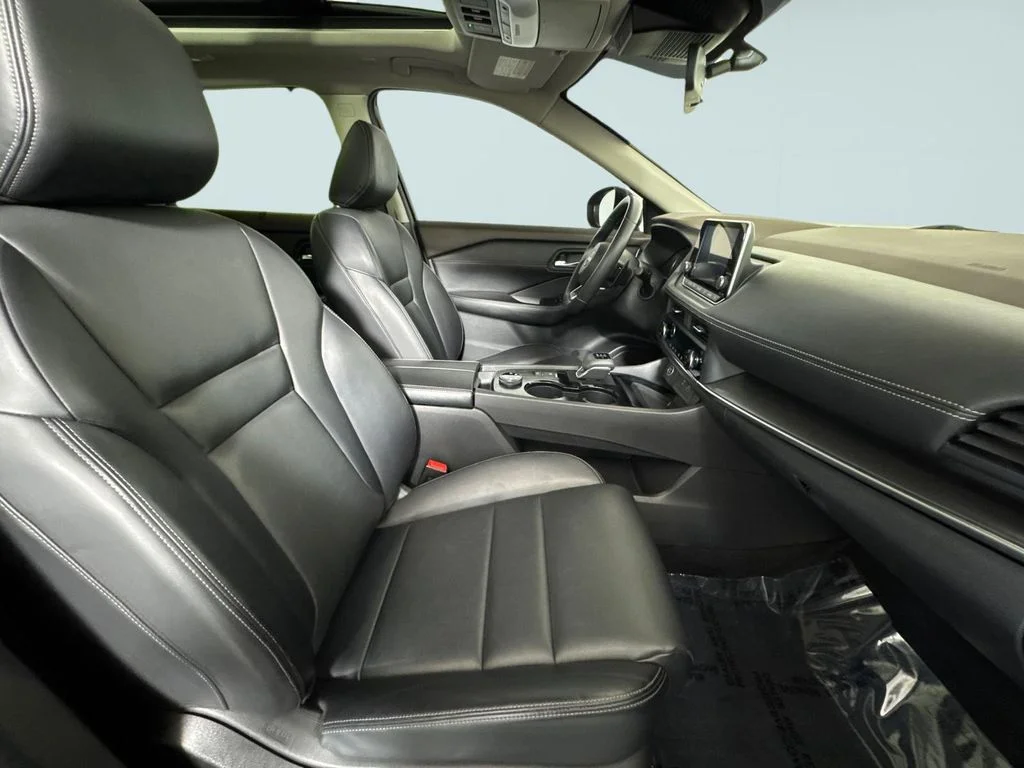 Used 2023 Super Black Nissan SV image 8