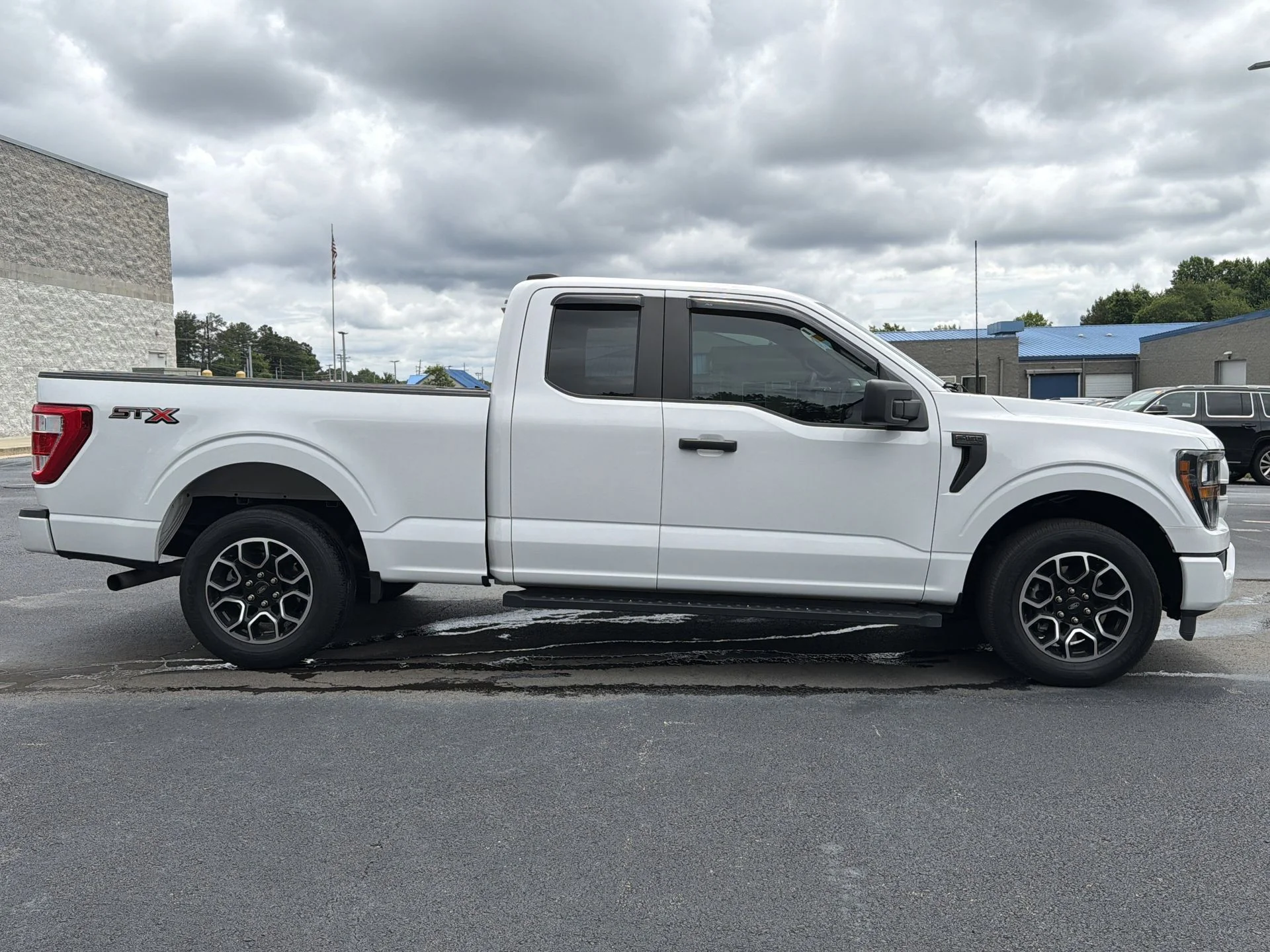 Certified Used 2023 Oxford White Ford XL image 25