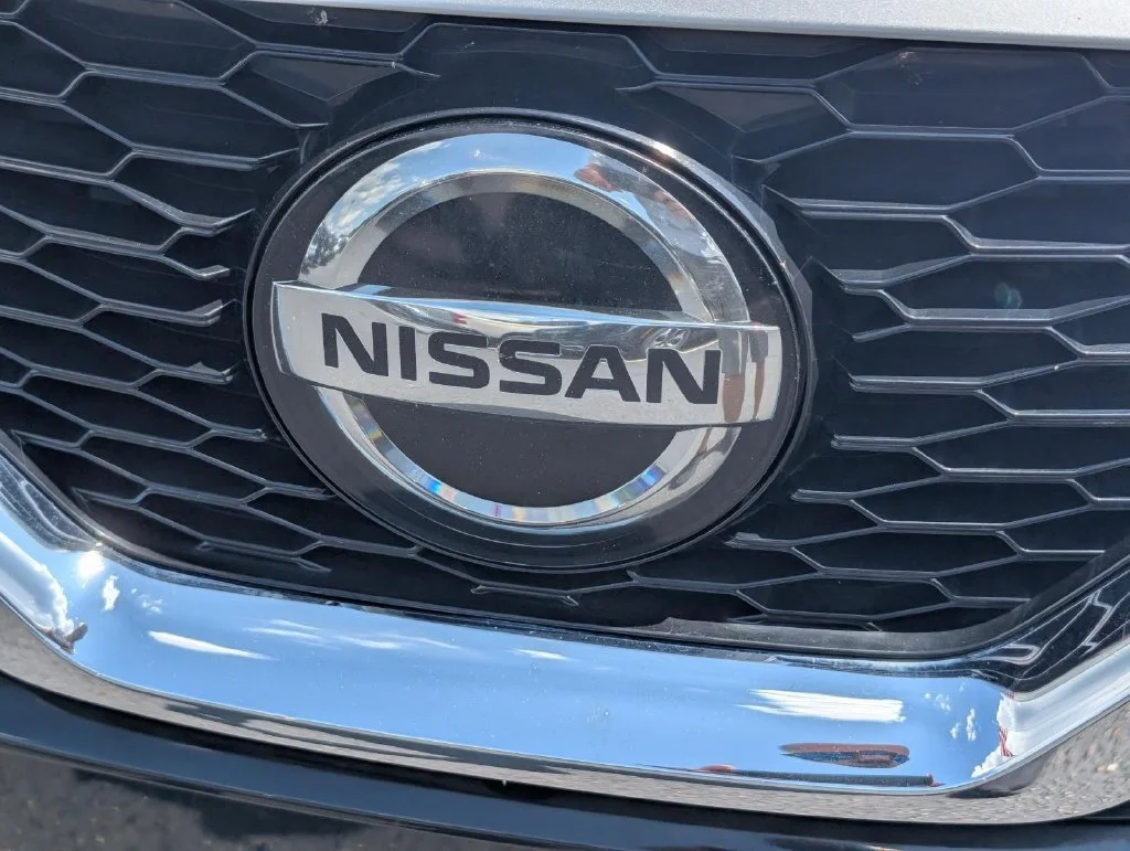 Used 2022 Brilliant Silve Nissan SV image 3