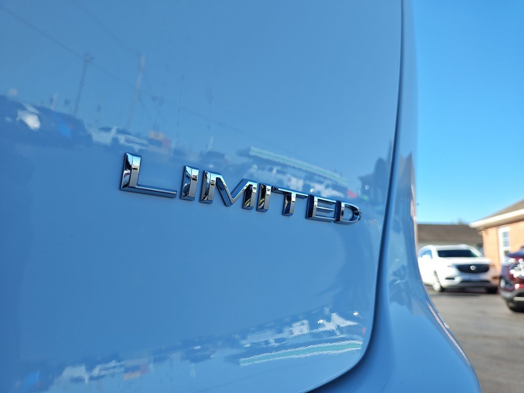 Used 2026 White Chrysler Limited image 28