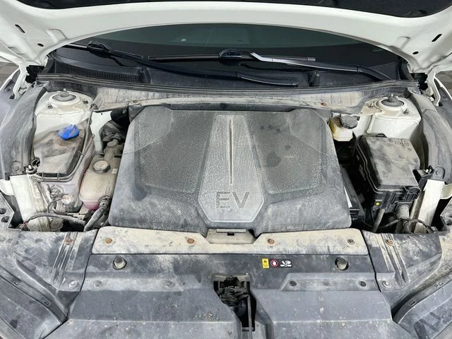 Used 2023 White Kia Wind image 28