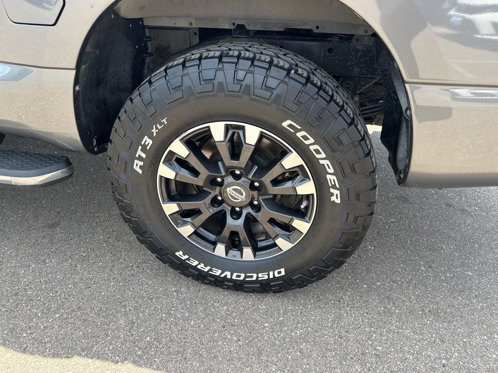 Used 2019 Gray Nissan SL image 7