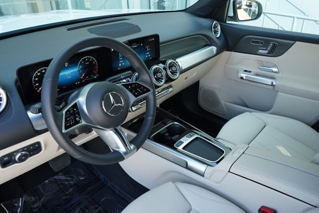Certified Used 2025 White Mercedes-Benz GLB 250 image 25