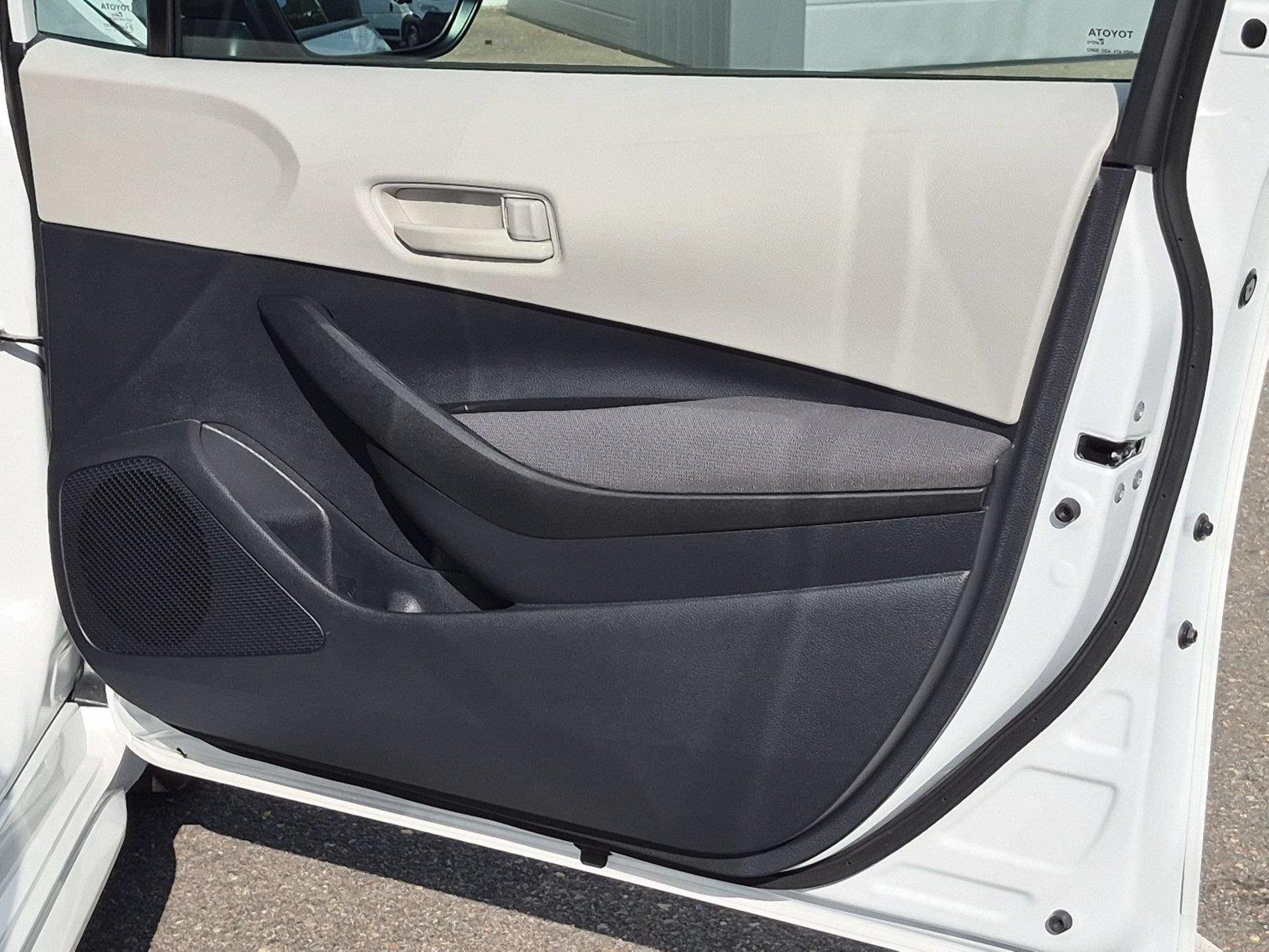 Used 2026 Wind Chill Pearl Toyota LE image 32