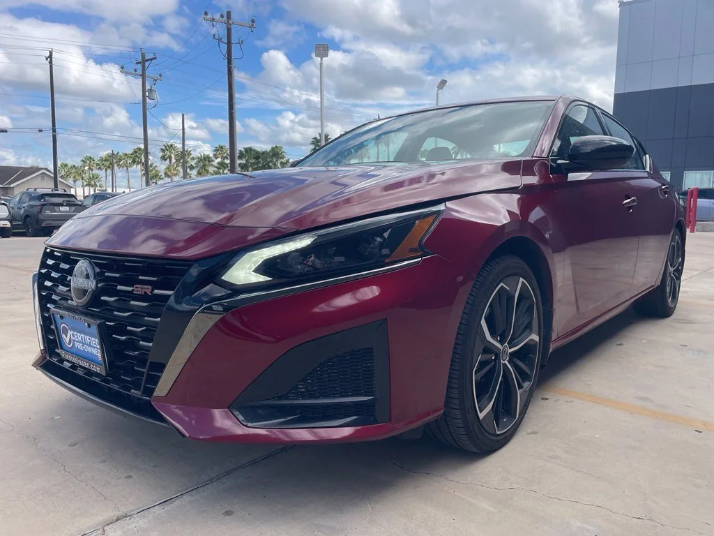 Used 2024 Red Nissan 2.5 SR image 5
