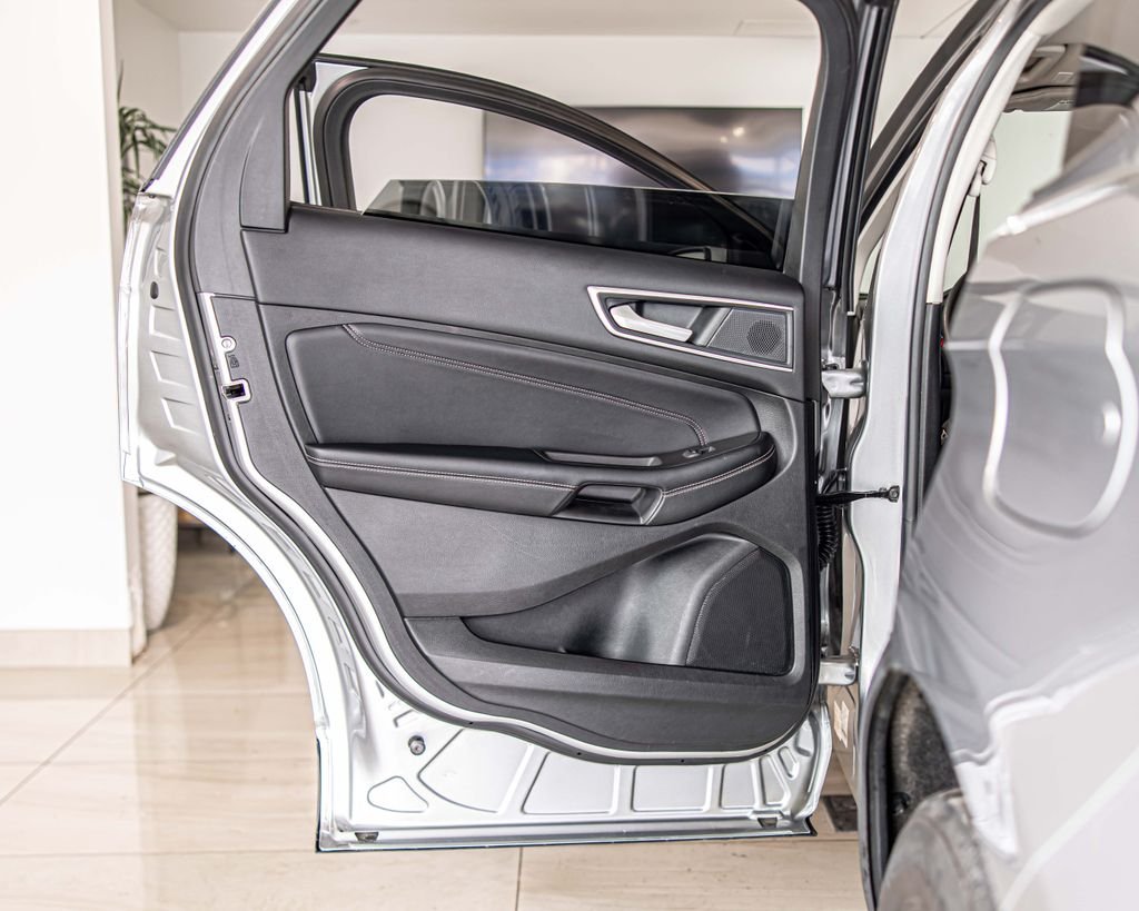 Used 2022 Silver Ford Titanium image 36