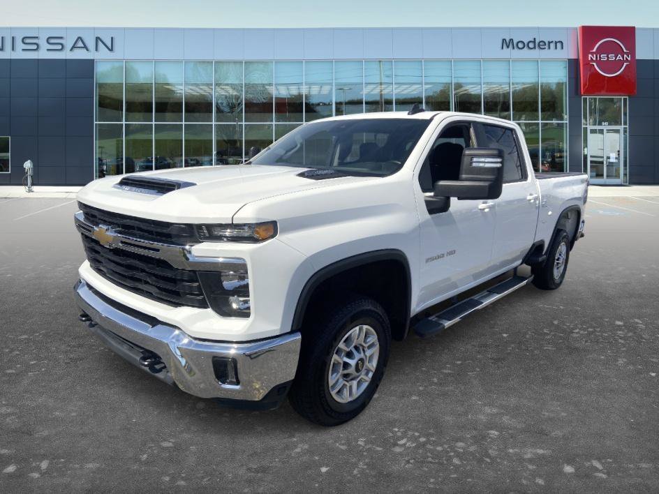 Used 2025 Summit White Chevrolet LT image 1