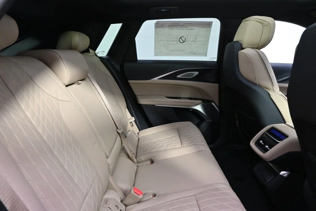 New 2025 Argent Silver Metallic Cadillac Sport 3 image 17