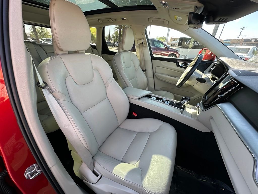 Used 2019 Red Volvo T6 Momentum image 18