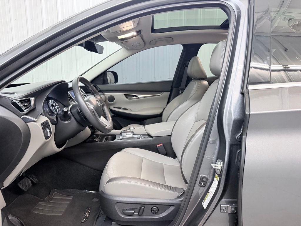 Used 2023 Gray INFINITI LUXE image 10