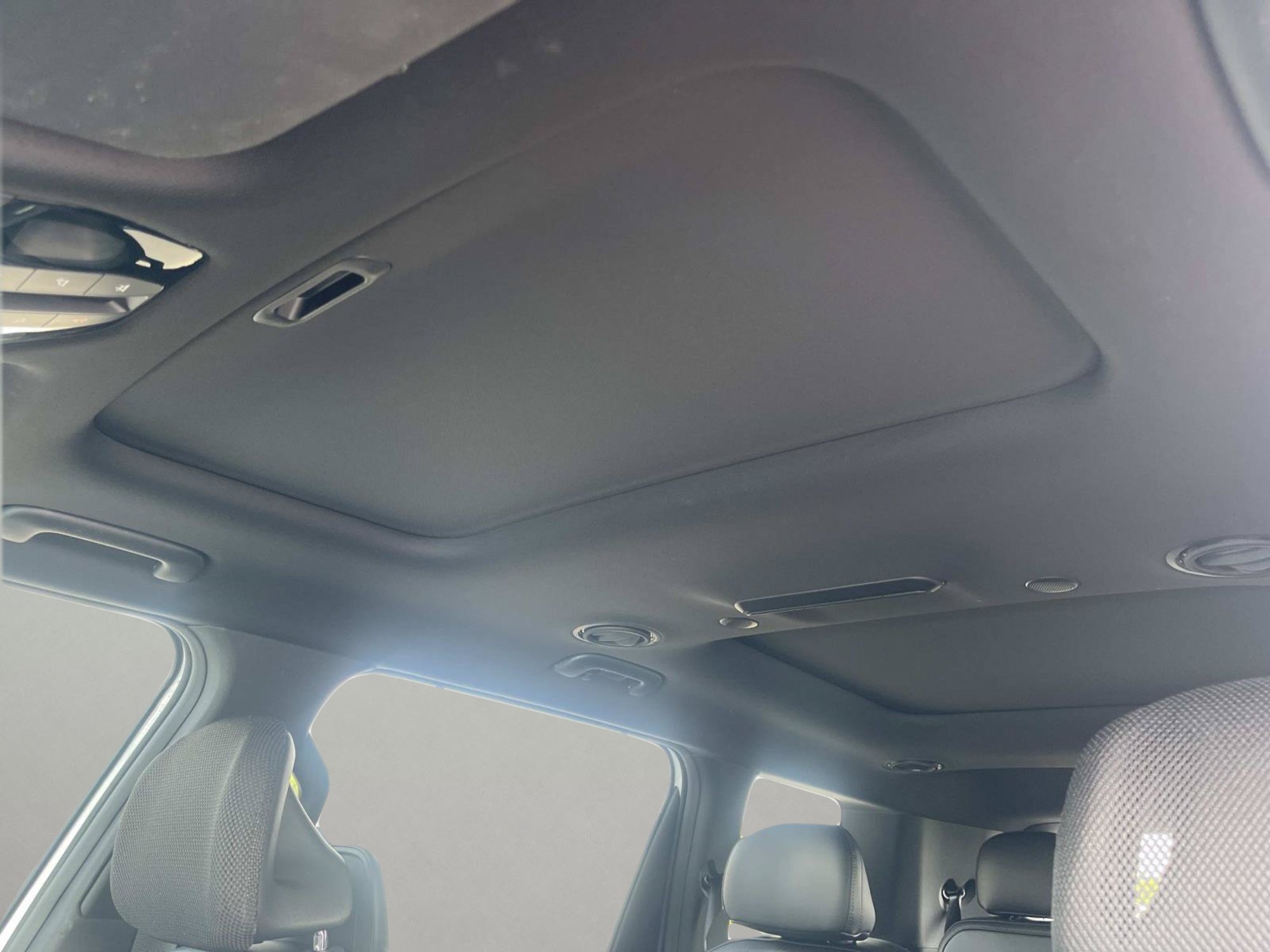 New 2027 Glacial White Pearl Kia SX image 24