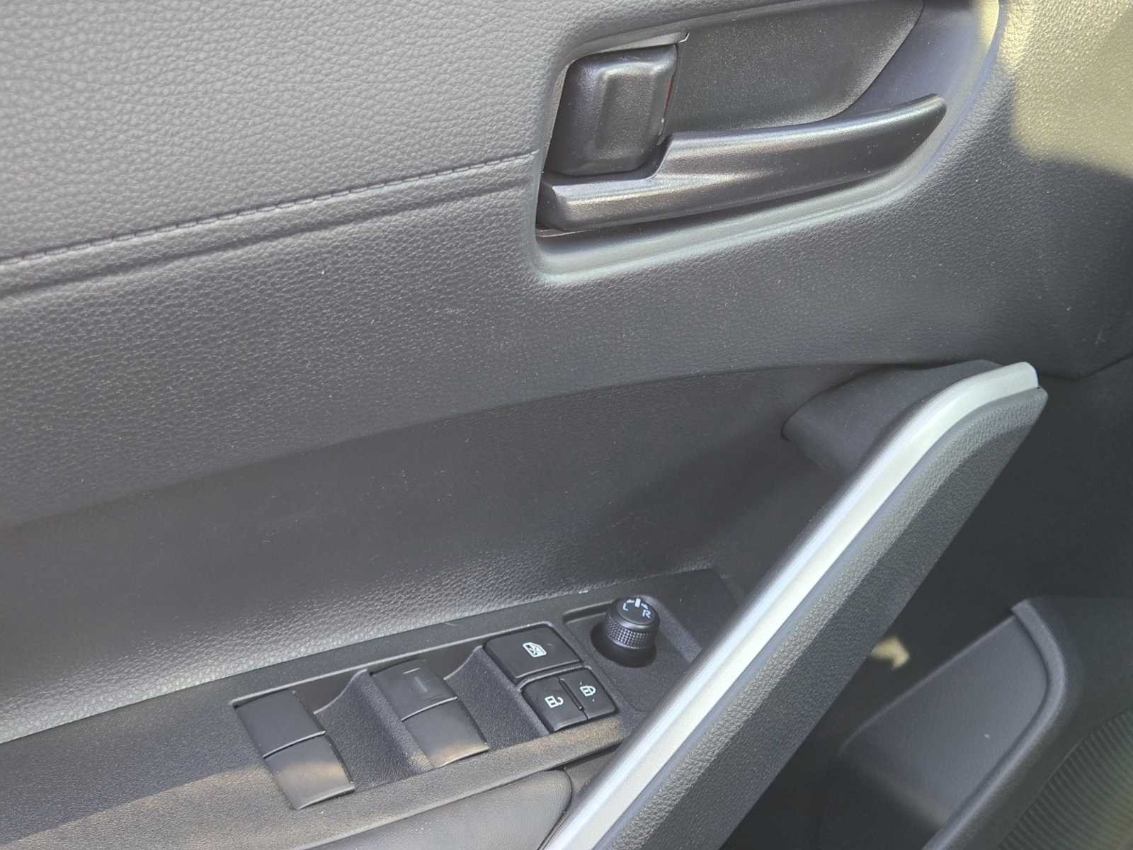 2026 Toyota Corolla Cross LE - Photo 18