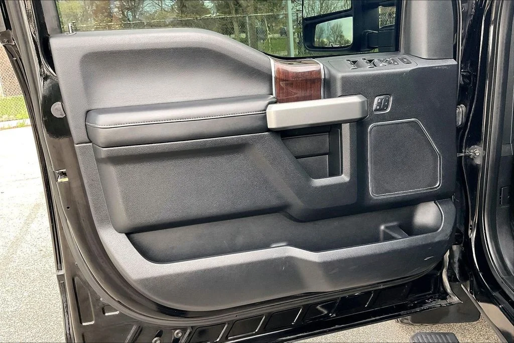 Used 2017 Black Ford Platinum image 23
