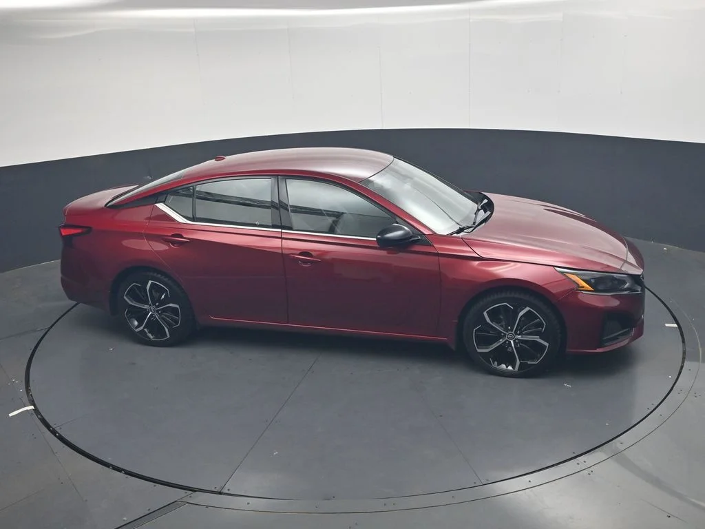 Used 2023 Red Nissan 2.5 SR image 27