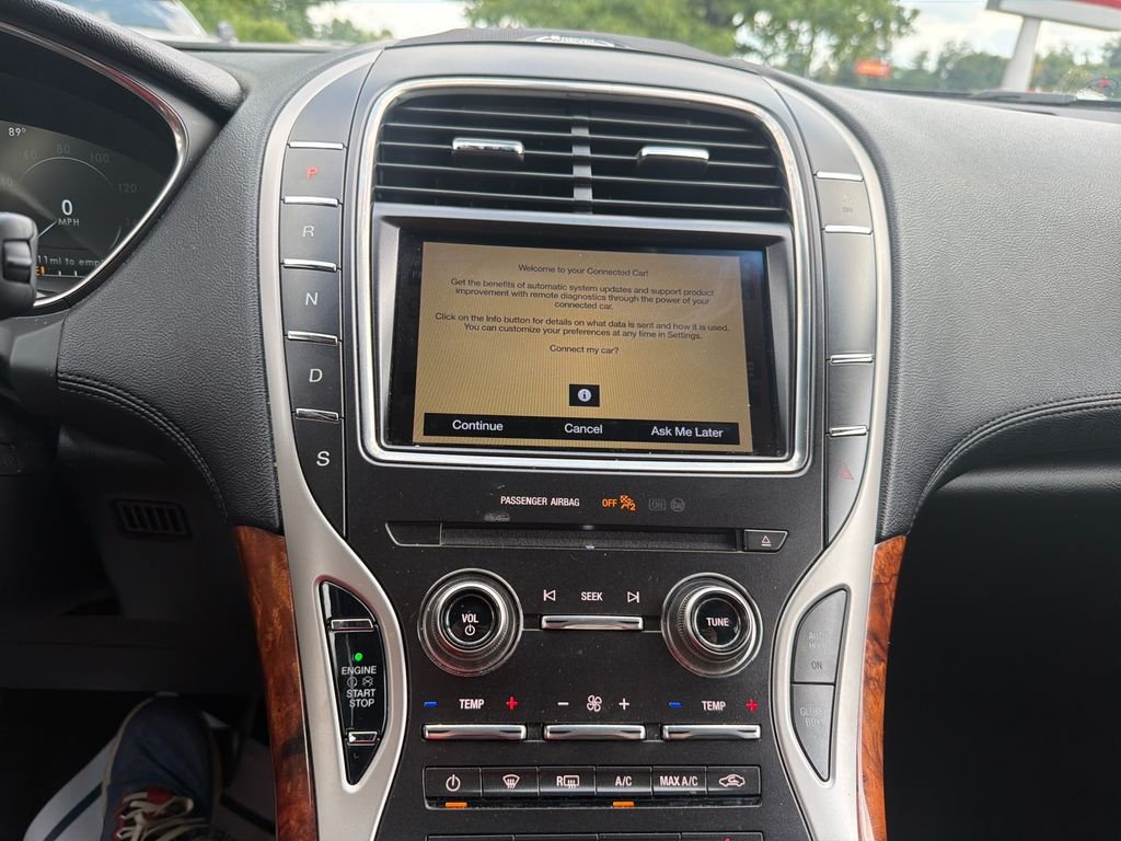 Used 2019 Black Lincoln Select image 21