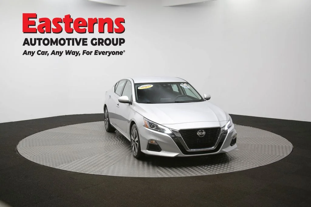 Used 2022 Silver Nissan 2.5 SV image 46