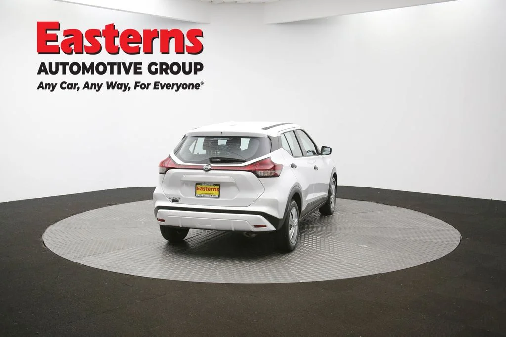 Used 2022 White Nissan S image 39