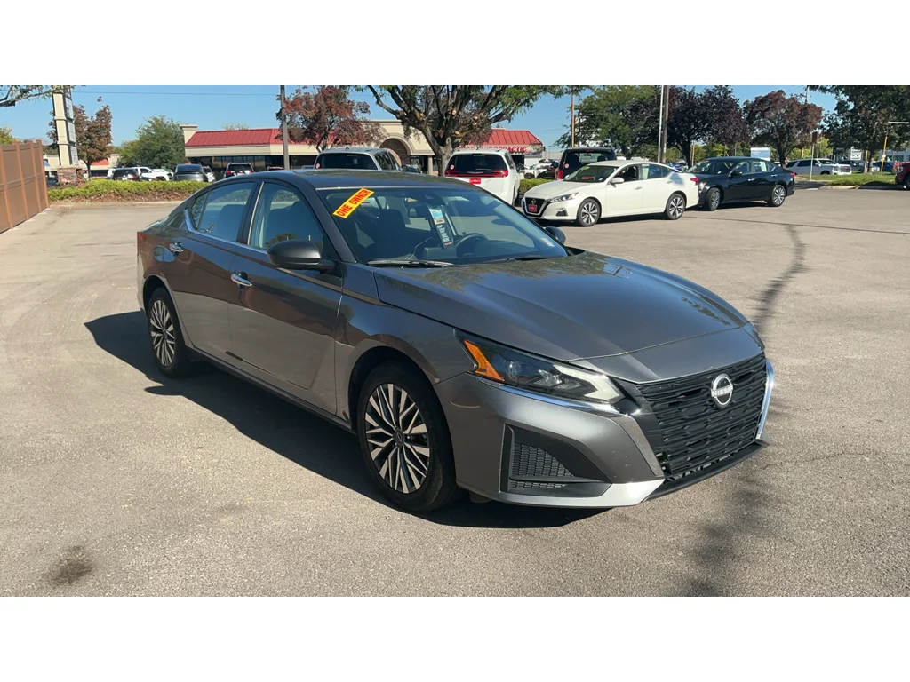 Used 2025 Gun Metallic Nissan SV image 3
