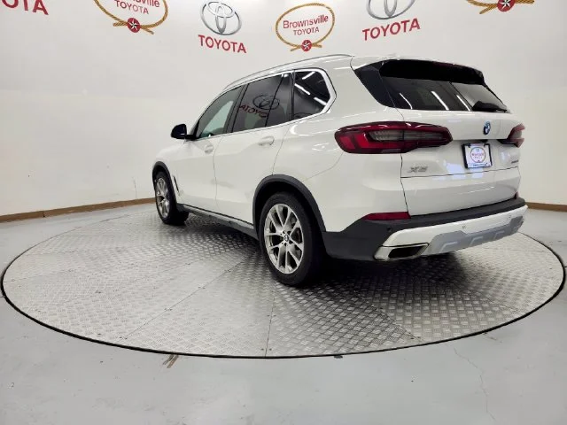 Used 2022 White BMW xDrive40i image 6