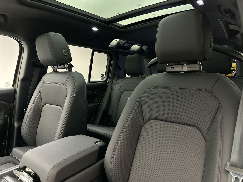 Used 2025 Gondwana Stone Metallic Land Rover S image 10