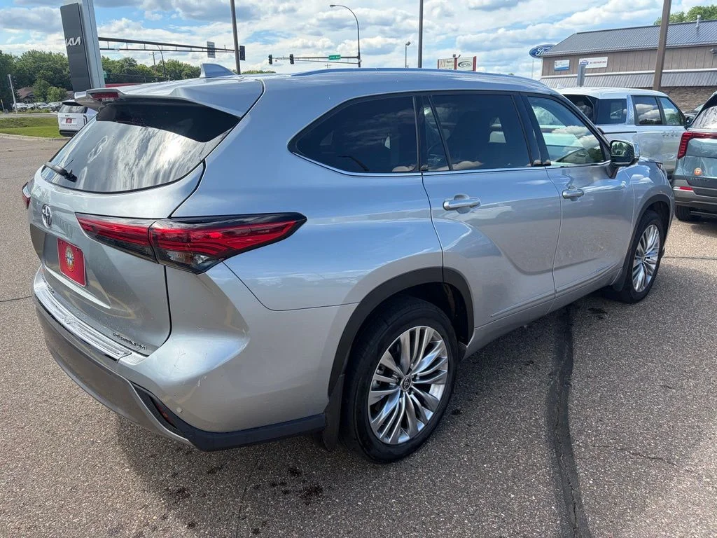 Used 2023 Silver Toyota Platinum image 5