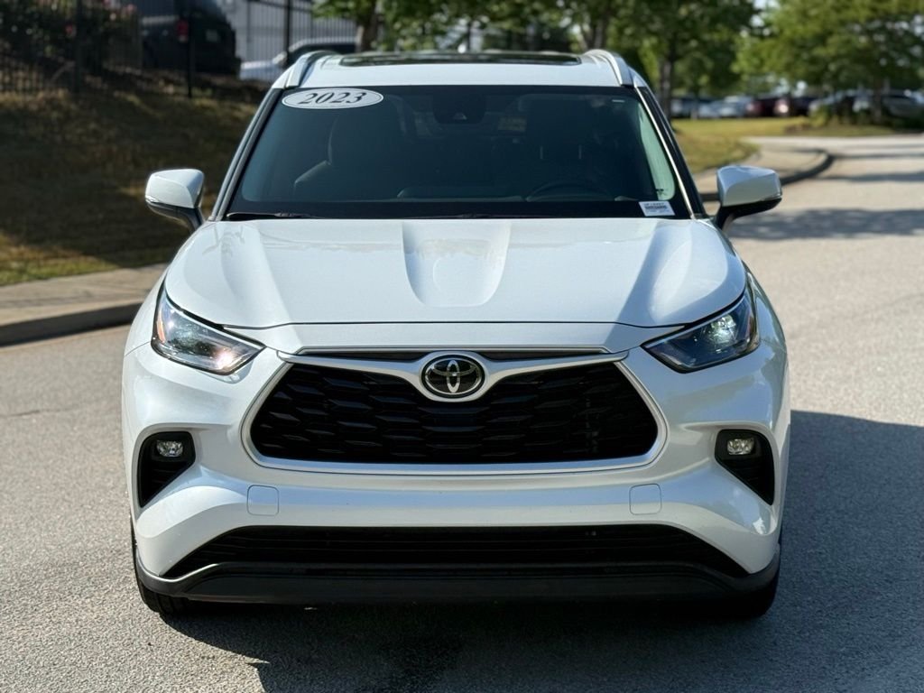 Used 2023 Beige Toyota XLE image 6