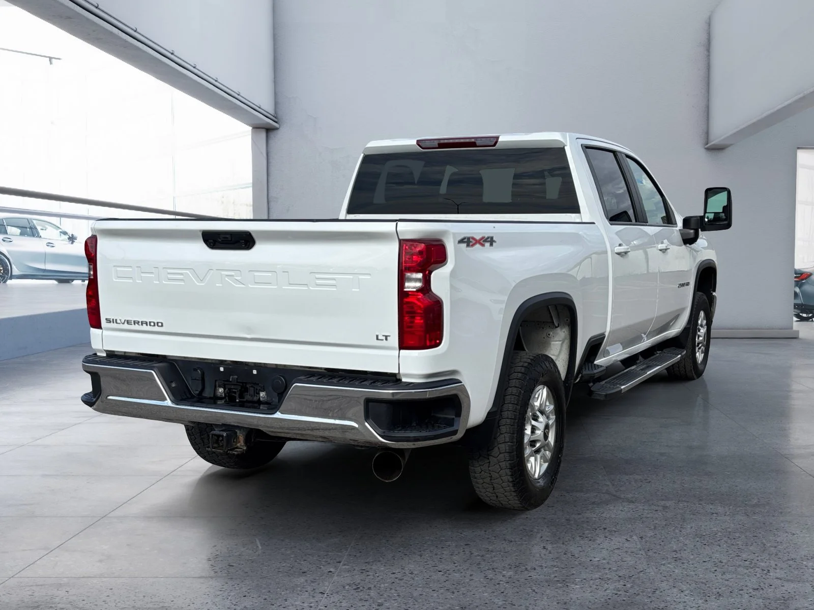 Used 2025 Summit White Chevrolet LT image 5