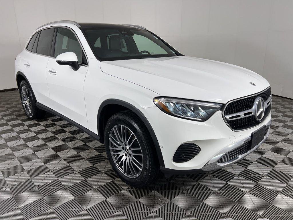 Certified Used 2025 Polar White Mercedes-Benz GLC 300 image 22