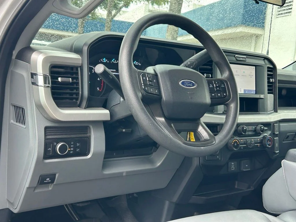 Used 2025 Oxford White Ford XL image 36
