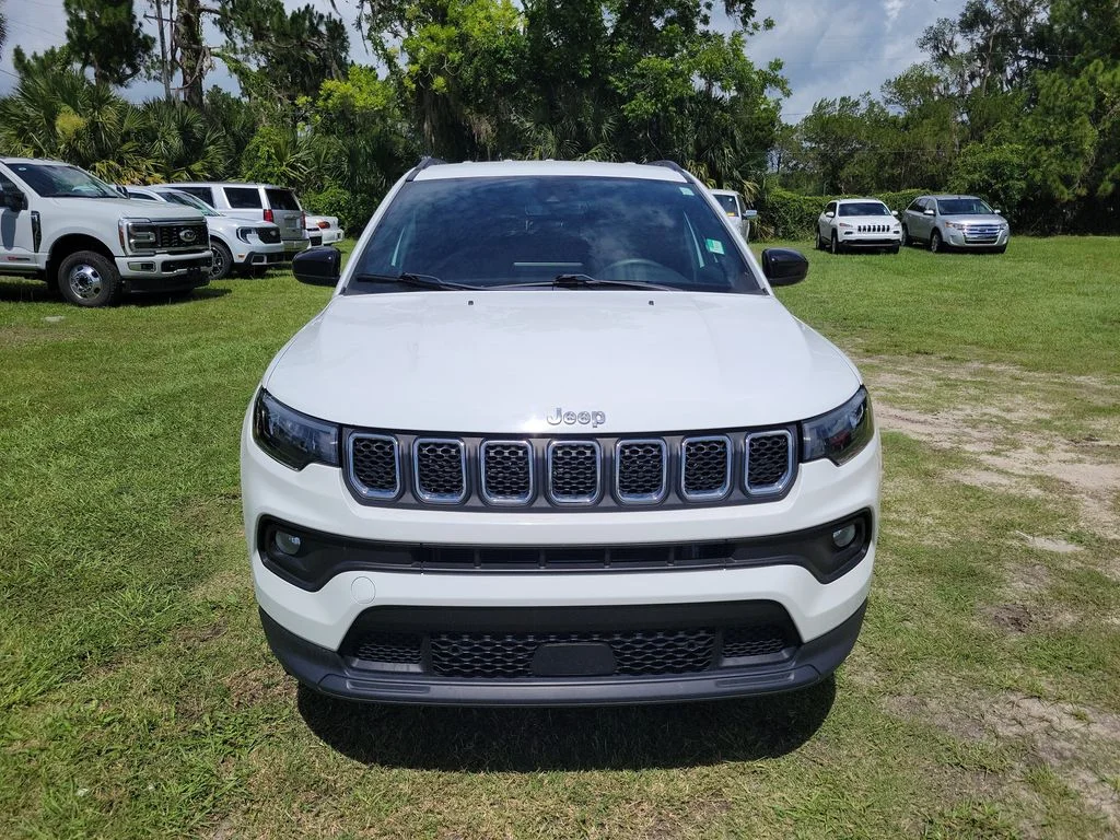 Used 2024 Bright White Clearcoat Jeep Latitude image 6