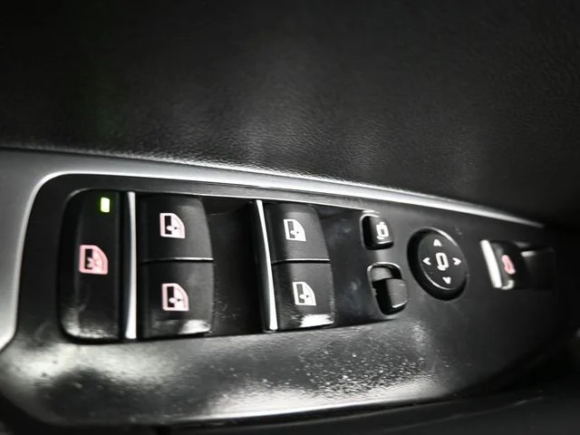 Used 2019 Black BMW sDrive30i image 30