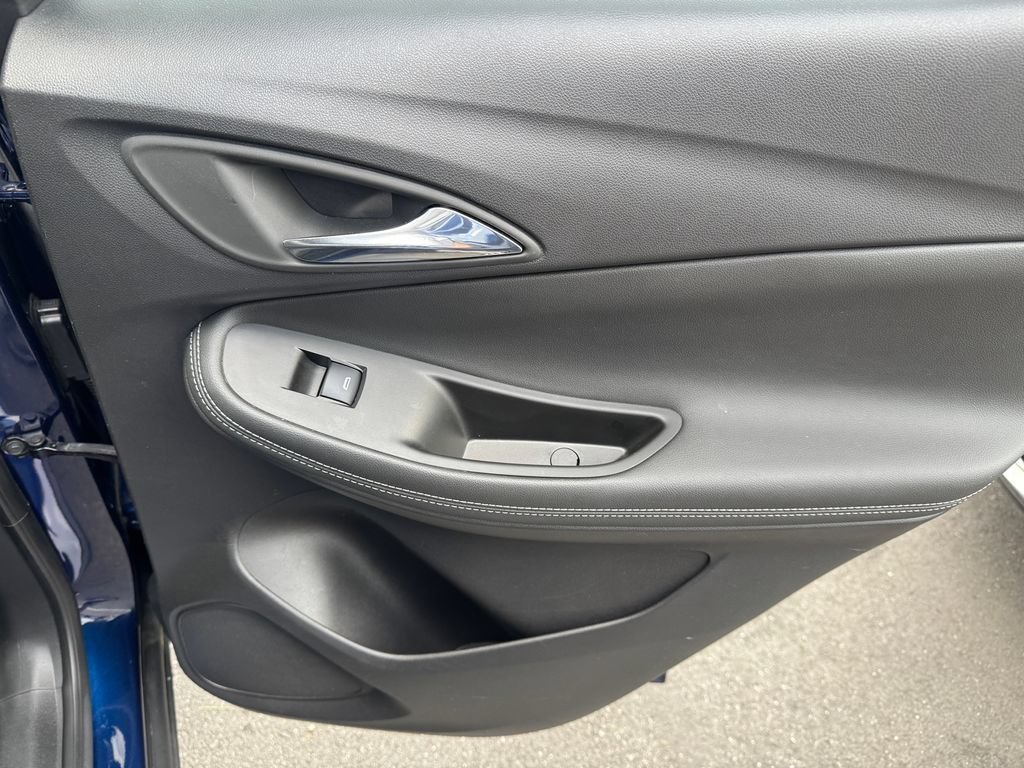 Used 2023 Sapphire Metallic Buick Select image 33