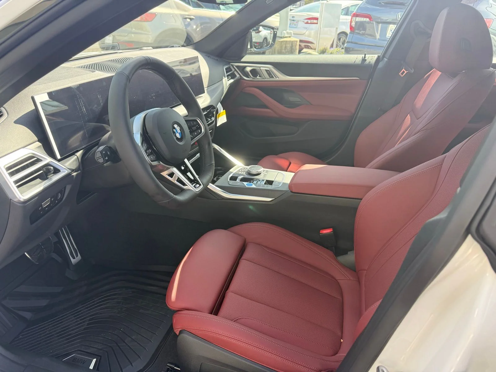 New 2026 Mineral White Metallic BMW xDrive40 image 11