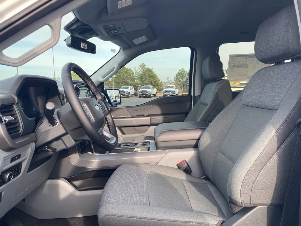 New 2026 Oxford White Ford XLT image 12