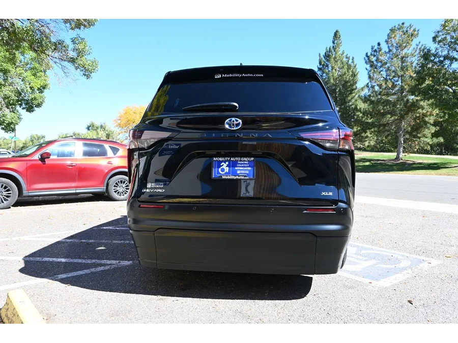 2025 Toyota Sienna XLE - Photo 7