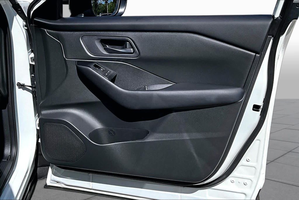 Used 2024 White Nissan S image 27