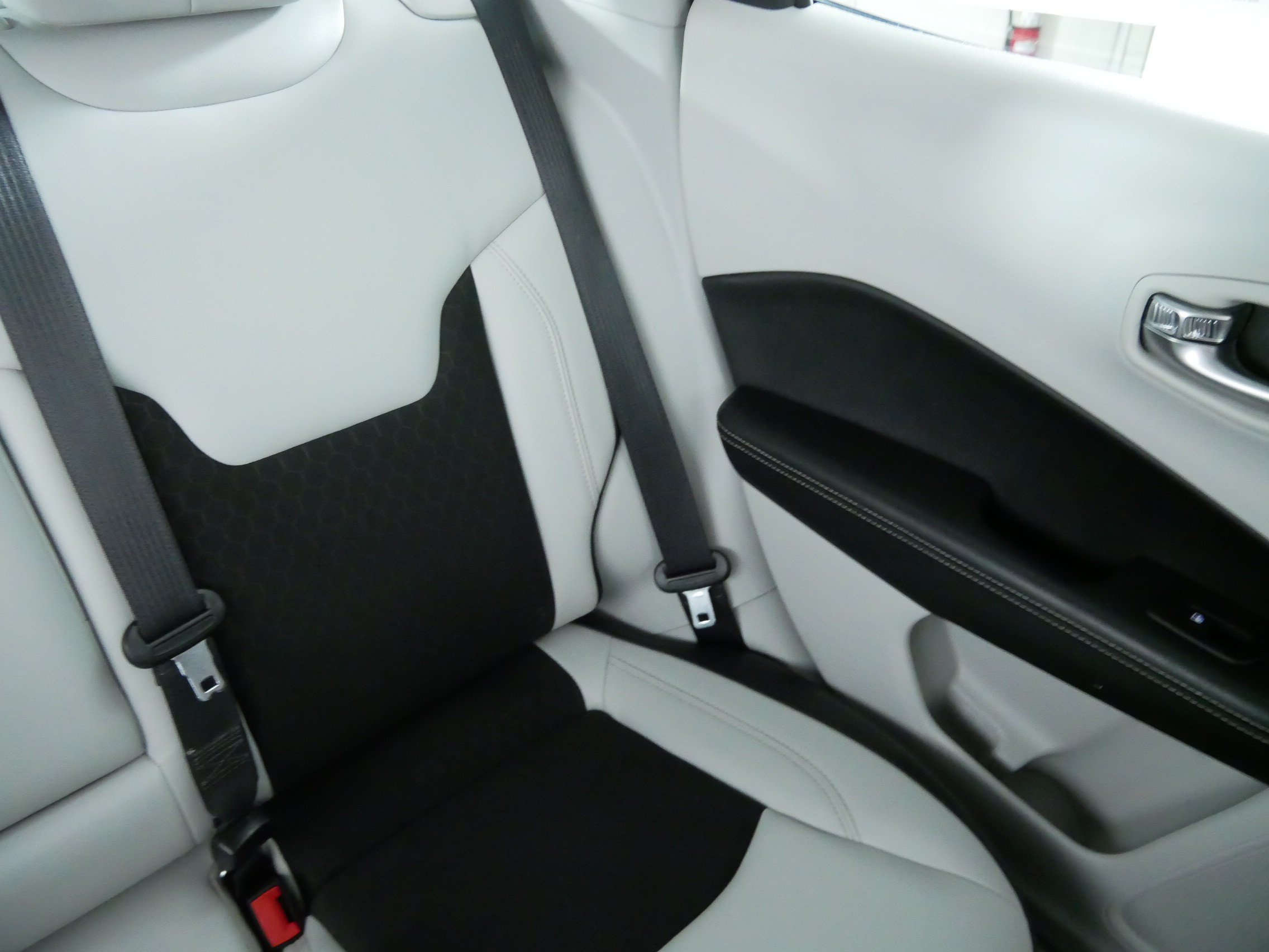 Used 2017 White Clearcoat Jeep Latitude image 14