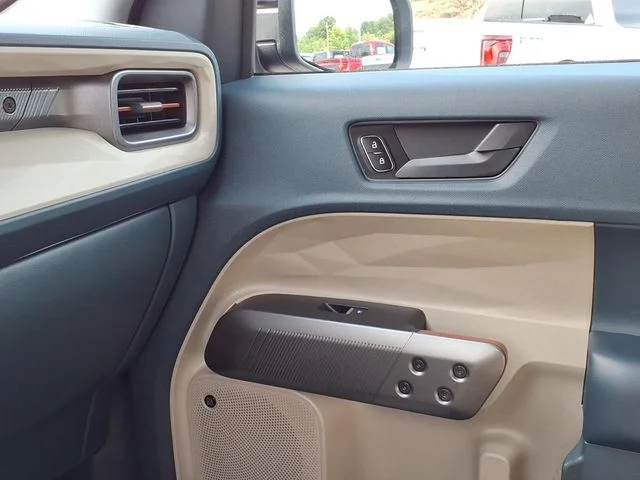 Used 2025 Gray Ford Lariat image 28