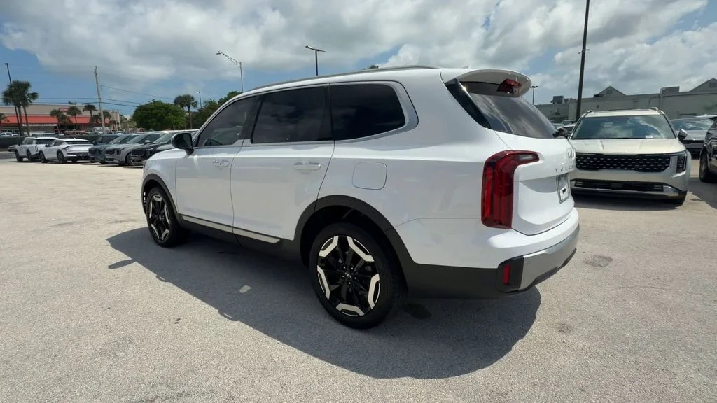Used 2024 White Kia S image 6