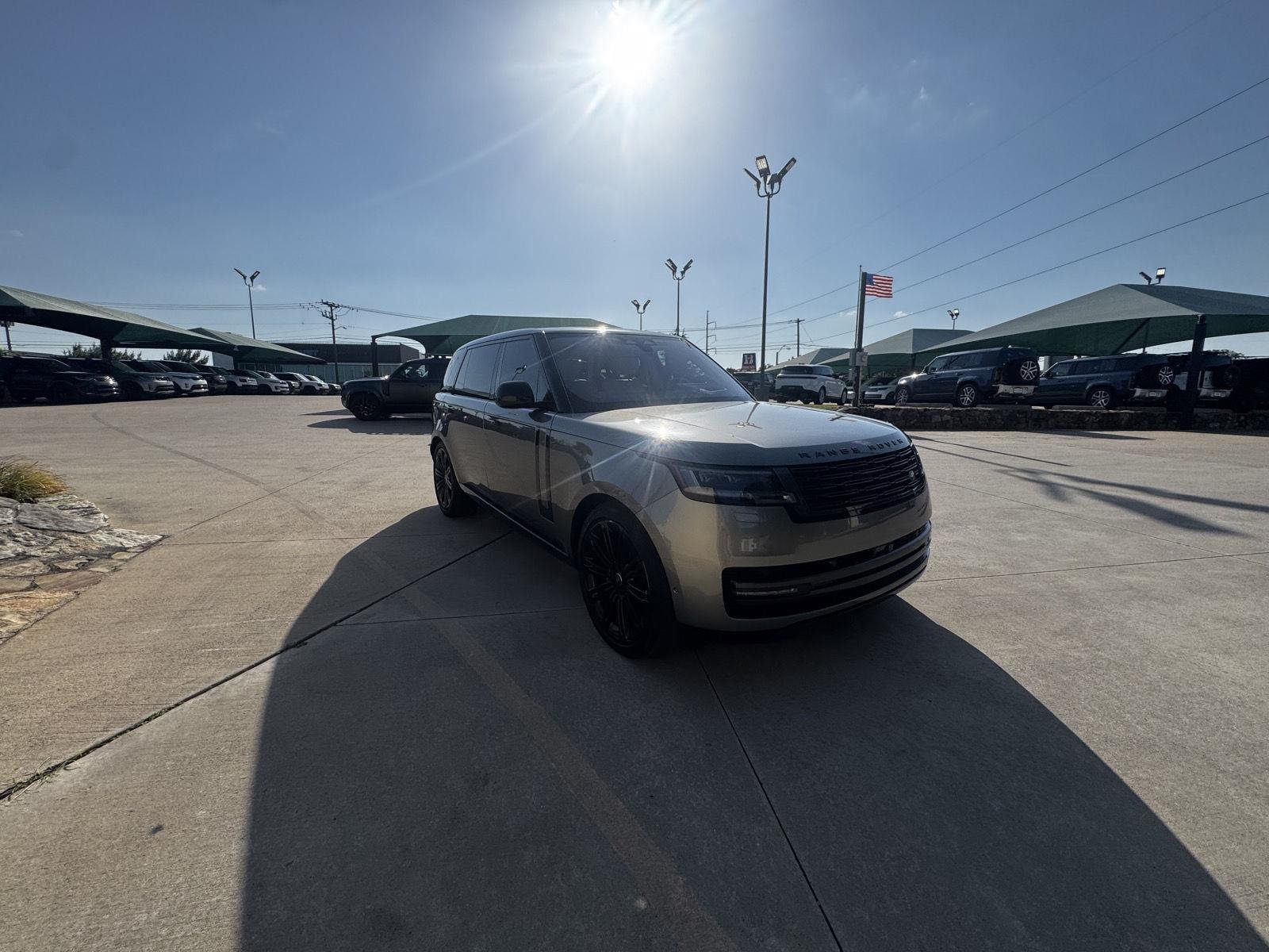 Used 2023 Silicon Silver Premium Metallic Land Rover SE image 10
