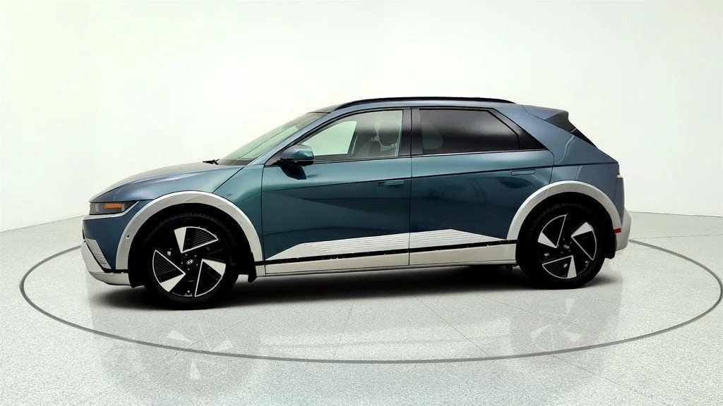 Used 2025 Digital Teal Hyundai Limited RWD image 8