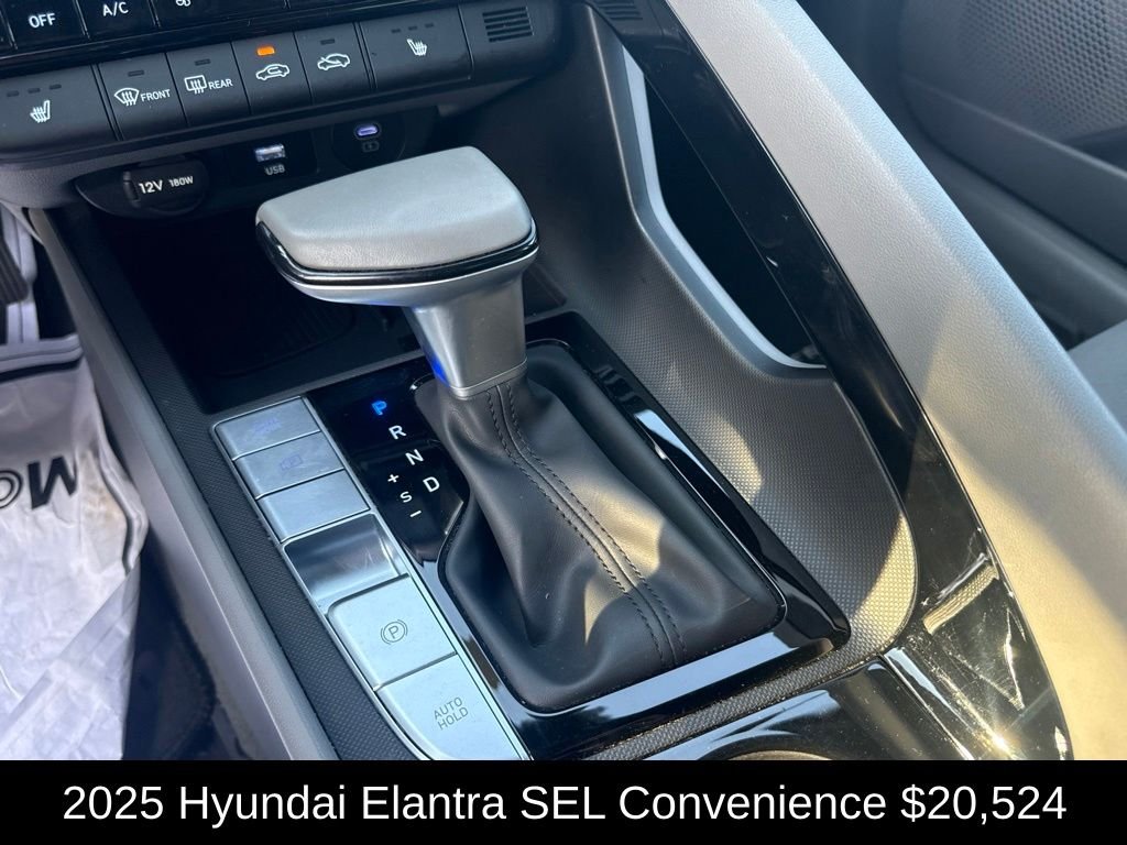Used 2025 White Hyundai SEL Convenience image 31