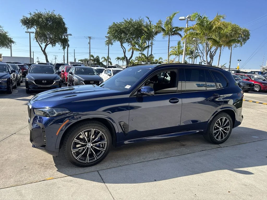 Used 2024 Blue BMW xDrive40i image 10