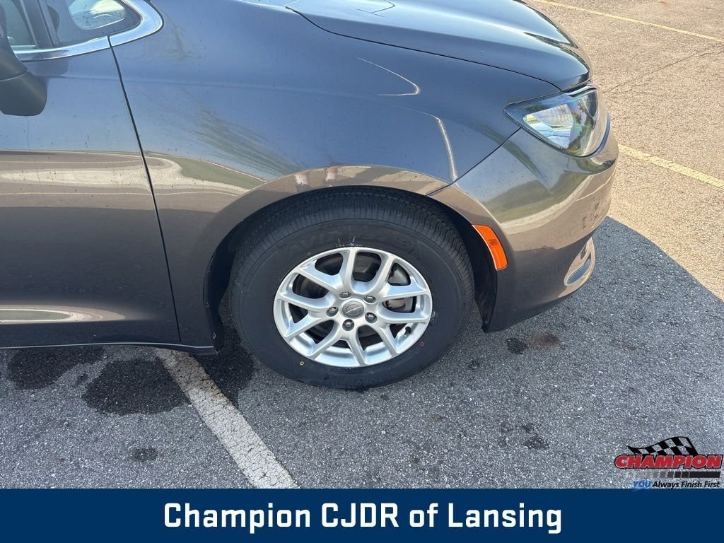 Used 2017 Gray Chrysler Touring image 39