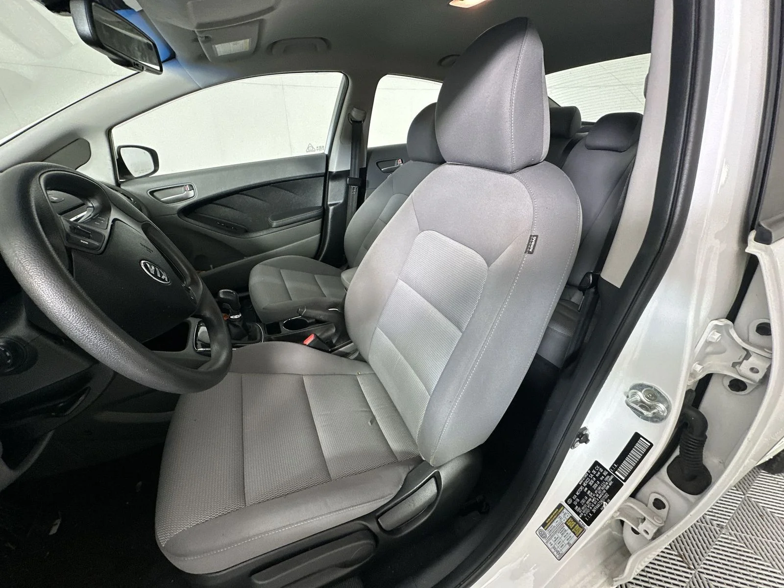 Used 2017 White Kia LX image 11